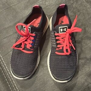 Size 4 Under Armour girls tennis shoes